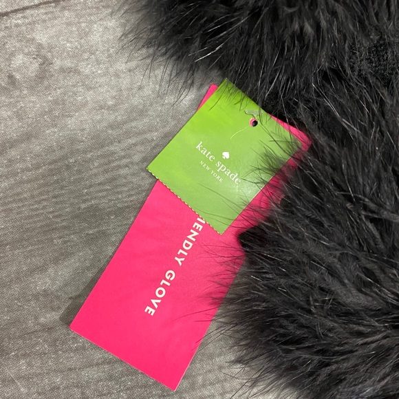 NWT Kate Spade Pom Pom Tech Friendly Gloves - Picture 7 of 8